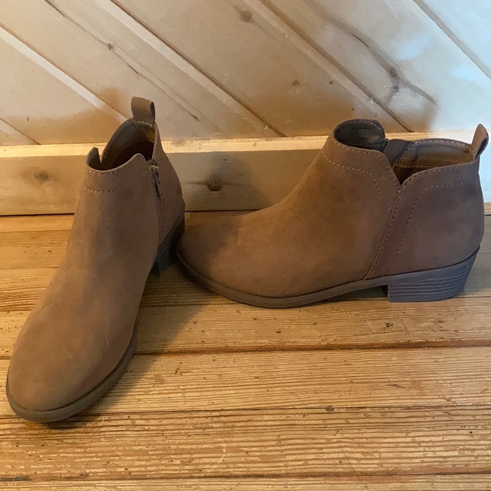 Brown memory foam ankle boots, never been worn